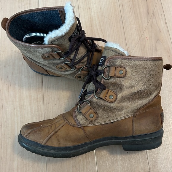UGG Waterproof Boot Shearling Womens 7.5 - Picture 4 of 15